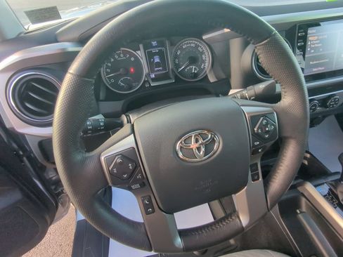 Used 2020 Toyota Tacoma SR5 AWD/4WD image 15