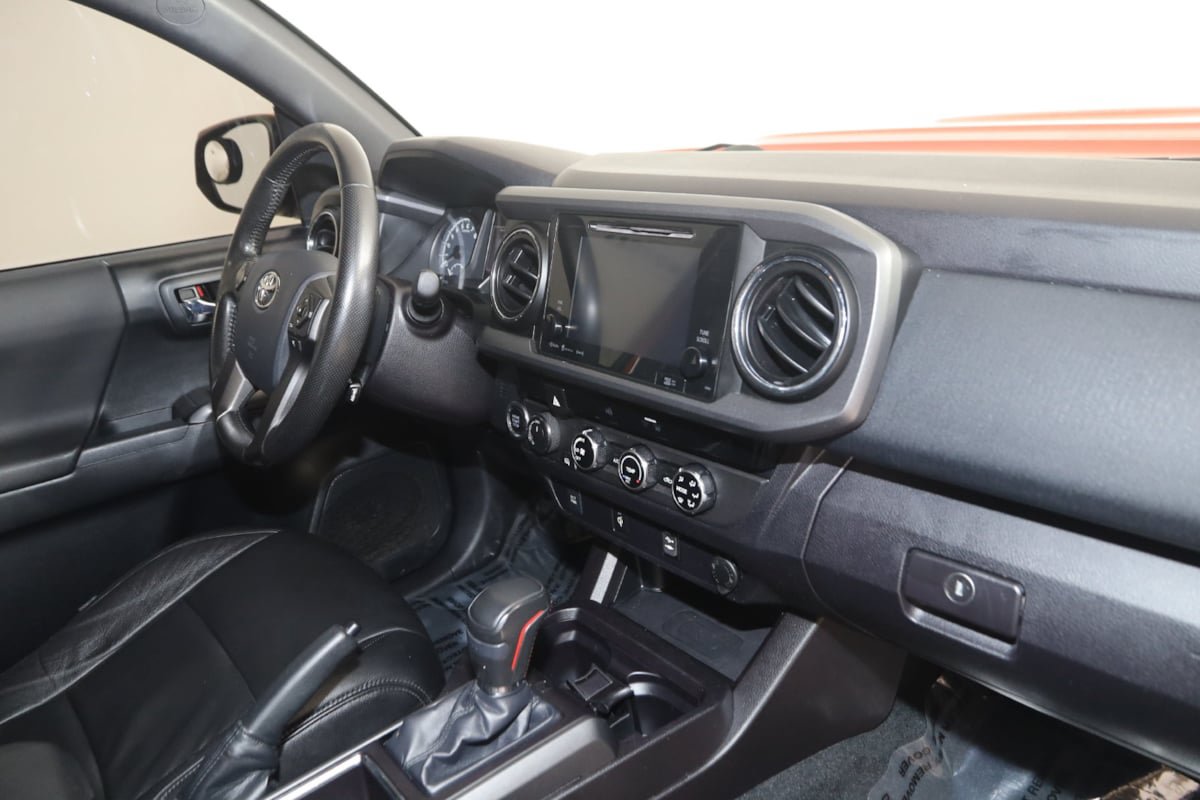 Used 2016 Toyota Tacoma TRD Sport w/ Towing Package AWD/4WD image 34