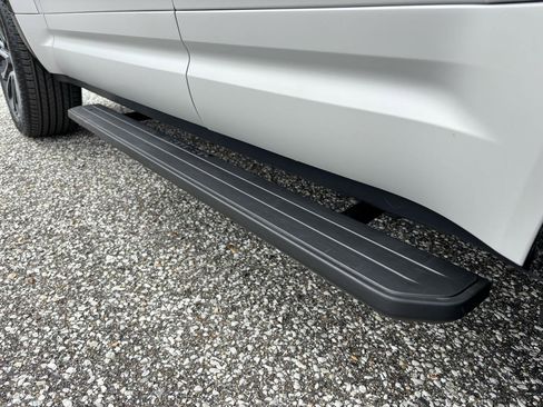 Used 2026 Land Rover Defender 110 image 19