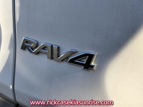 Used 2021 Toyota RAV4 XLE FWD image 6