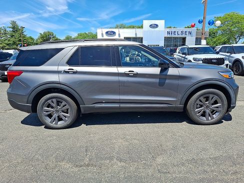 Certified 2023 Ford Explorer XLT w/ Equipment Group 202A AWD/4WD image 32