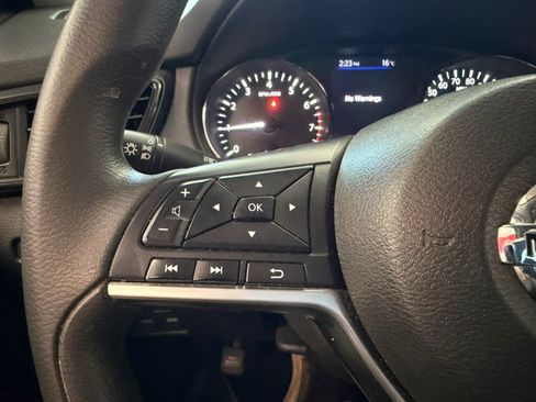 Used 2018 Nissan Rogue S image 39