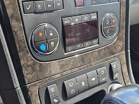 Used 2011 GMC Acadia Denali FWD image 27