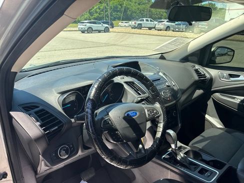 Used 2017 Ford Escape SE FWD image 13
