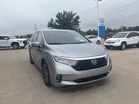 Used 2023 Honda Odyssey EX-L image 3