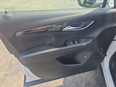 Certified 2022 Buick Envision Preferred FWD image 12