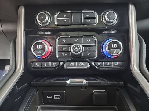 Used 2024 GMC Yukon Denali w/ Denali Reserve Package AWD/4WD image 27