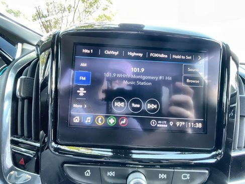 Used 2022 Chevrolet Traverse LT FWD image 13
