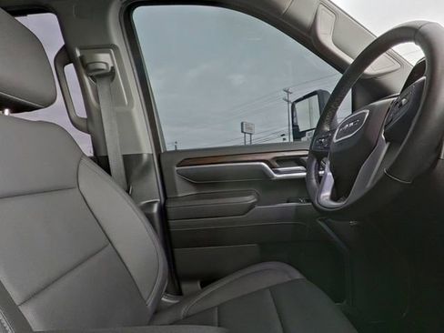 Used 2025 GMC Sierra 2500 SLT w/ SLT Premium Package image 28