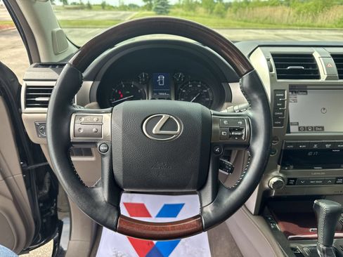 Used 2019 Lexus GX 460 Premium AWD/4WD image 17