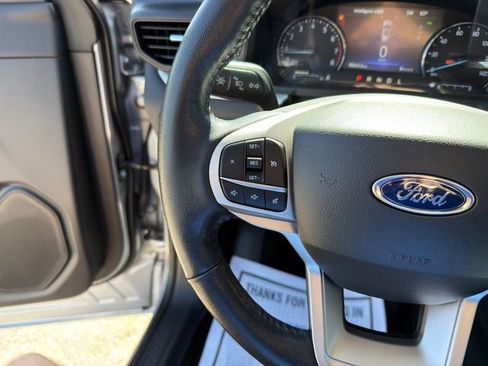 Used 2022 Ford Explorer XLT AWD/4WD image 37