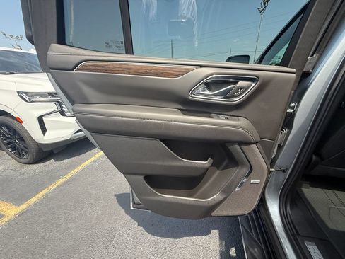 Used 2024 Chevrolet Tahoe Premier w/ Premium Package AWD/4WD image 18