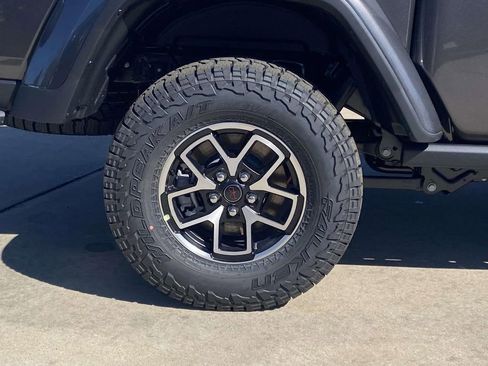 New 2026 Jeep Gladiator Rubicon w/ Steel Bumper Group AWD/4WD image 38