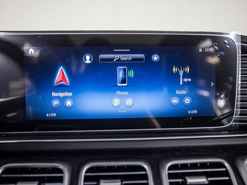 Used 2025 Mercedes-Benz GLS 580 4MATIC image 32