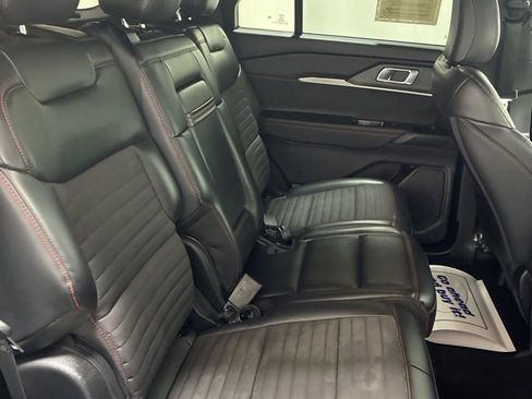 Used 2025 Ford Explorer ST-Line w/ ST-Line Street Pack AWD/4WD image 27