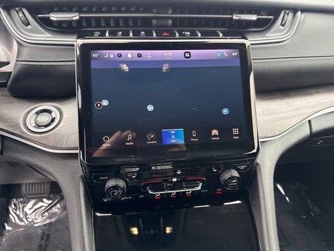 Used 2023 Jeep Grand Cherokee L Limited AWD/4WD image 12