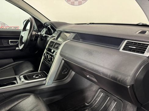 Used 2018 Land Rover Discovery Sport SE AWD/4WD image 12