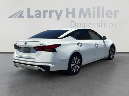 Used 2020 Nissan Altima 2.5 SV FWD image 5