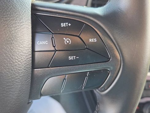 Used 2018 Dodge Challenger SXT RWD image 22
