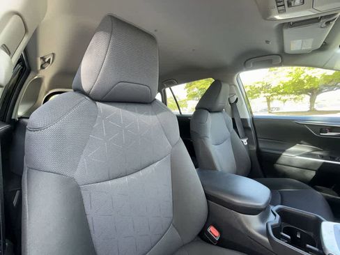 Used 2025 Toyota RAV4 XLE image 27