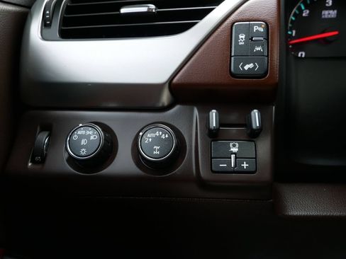 Used 2017 Chevrolet Suburban Premier AWD/4WD image 32