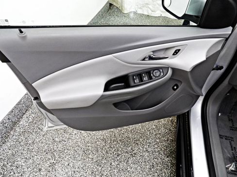 Used 2018 Chevrolet Volt LT w/ Comfort Package image 7