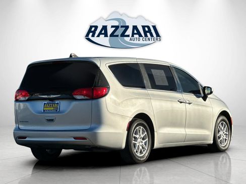 Used 2023 Chrysler Voyager LX image 3