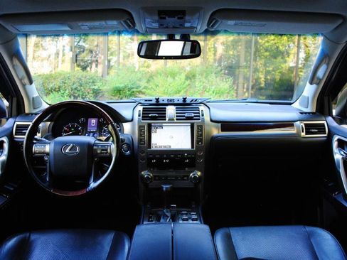 Used 2016 Lexus GX 460 Luxury w/ Preferred Accessory Package image 2