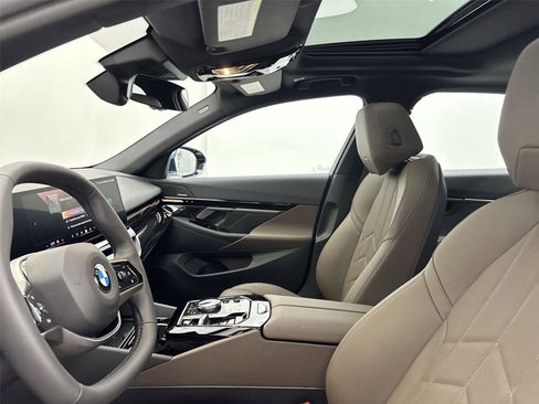 New 2026 BMW 530i xDrive w/ Premium Package image 24