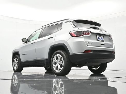 Used 2024 Jeep Compass Latitude AWD/4WD image 41