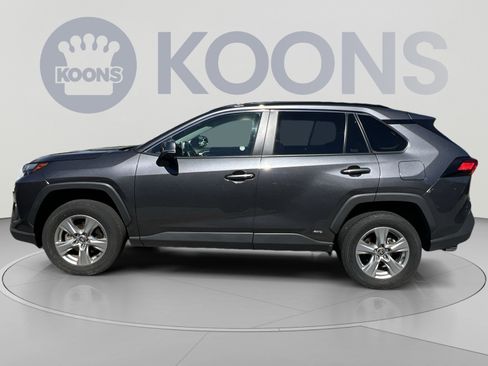 Used 2025 Toyota RAV4 XLE AWD/4WD image 2