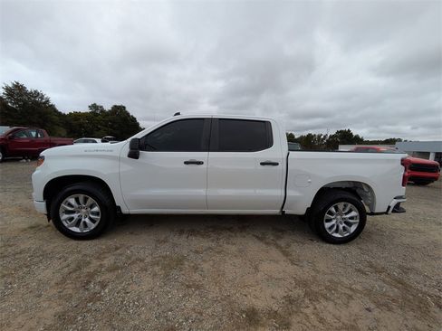 Used 2023 Chevrolet Silverado 1500 Custom image 6