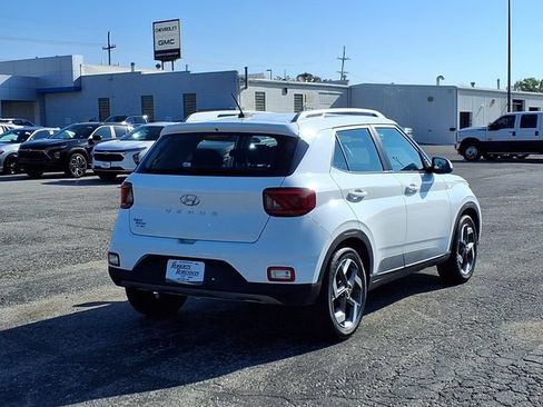 Used 2025 Hyundai Venue SEL FWD image 5