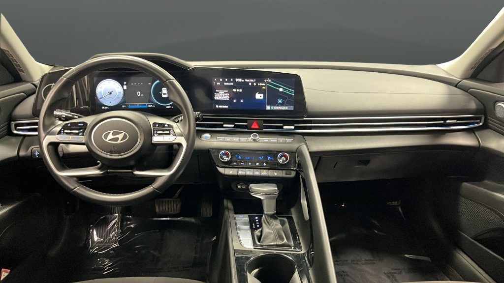 Used 2025 Hyundai Elantra SEL FWD image 11