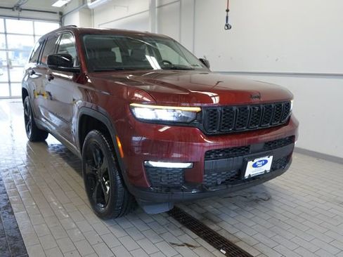 Used 2023 Jeep Grand Cherokee L Limited w/ Luxury Tech Group II image 16