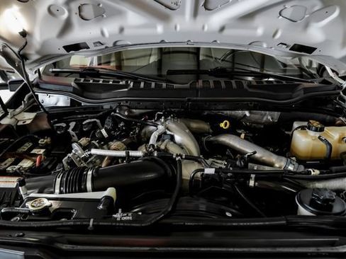 Used 2020 Ford F350 Lariat w/ Lariat Value Package AWD/4WD image 7