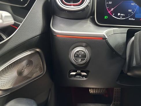 Used 2025 Mercedes-Benz C 300 4MATIC Sedan image 16