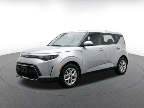 Used 2025 Kia Soul LX w/ LX Technology Package FWD image 3