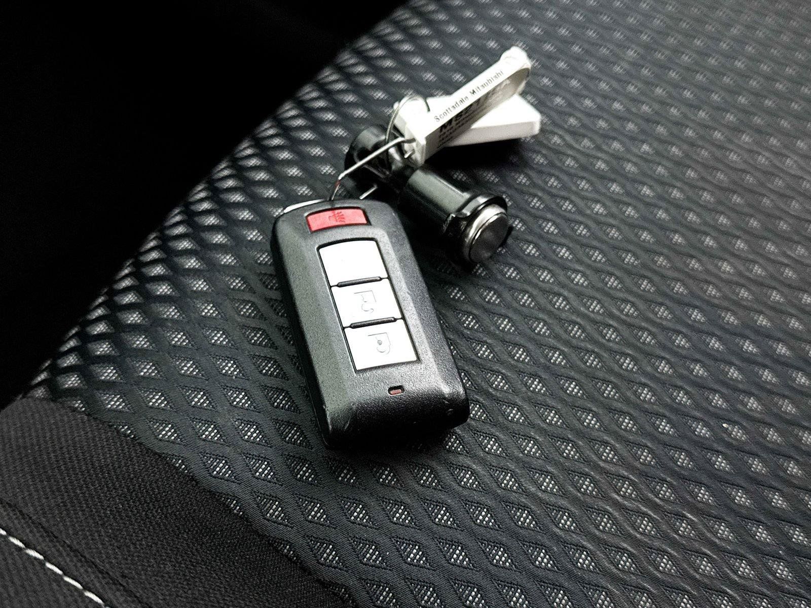 Used 2016 Mitsubishi Outlander SE FWD image 27