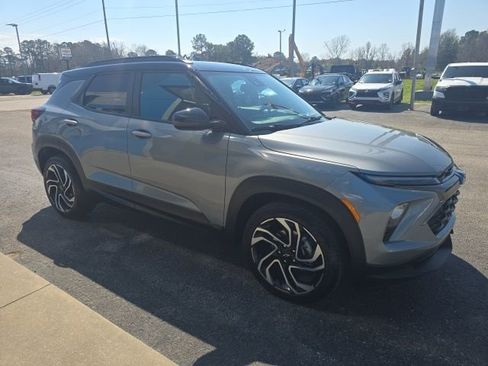 Used 2025 Chevrolet TrailBlazer RS w/ Convenience Package image 7