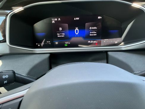 New 2025 Volkswagen Taos SE image 18