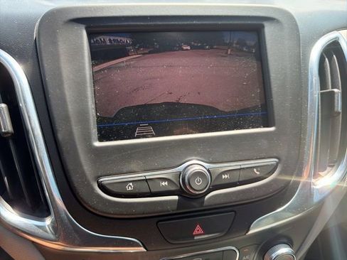 Used 2021 Chevrolet Equinox LS FWD image 15