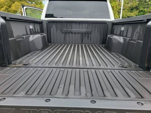 Certified 2026 Toyota Tacoma SR5 AWD/4WD image 28