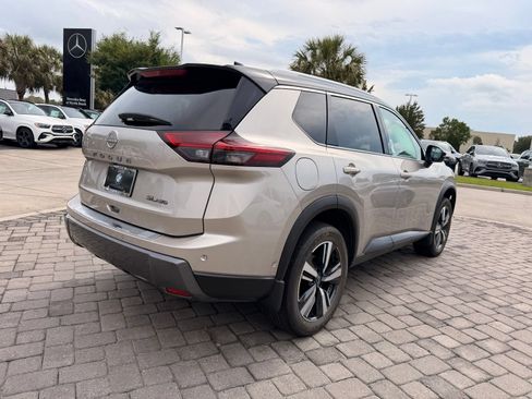 Used 2025 Nissan Rogue SL w/ Tech Package AWD/4WD image 8