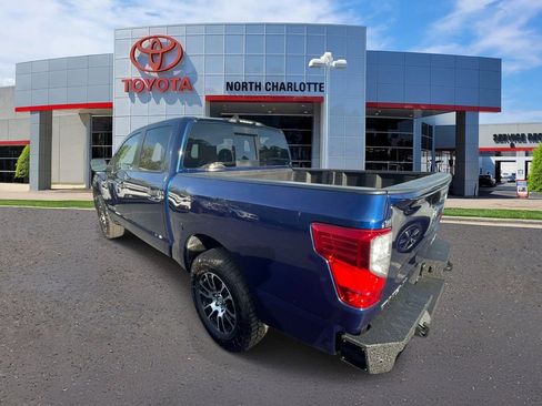 Used 2022 Nissan Titan SV AWD/4WD image 7