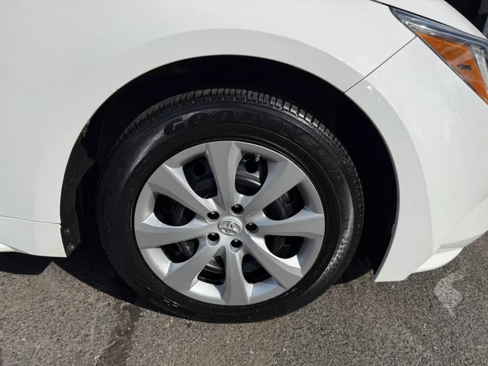 Used 2022 Toyota Corolla LE FWD image 11