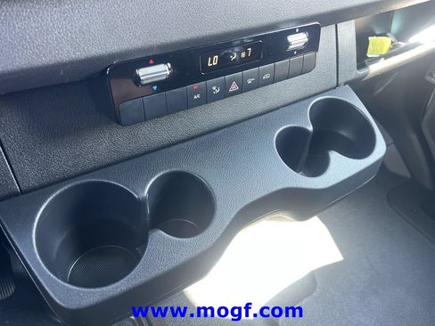 Used 2025 Mercedes-Benz Sprinter 2500 image 10