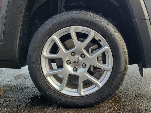 Used 2023 Jeep Renegade Latitude w/ Premium Group AWD/4WD image 5