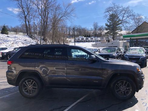 Used 2016 Jeep Grand Cherokee Laredo 75th Anniversary image 6