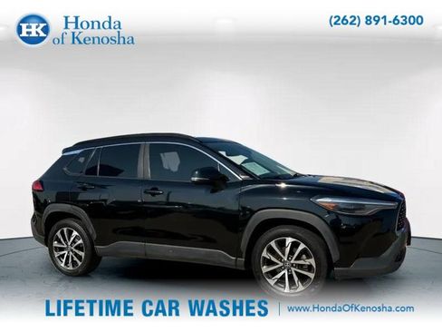 Used 2022 Toyota Corolla Cross XLE image 8